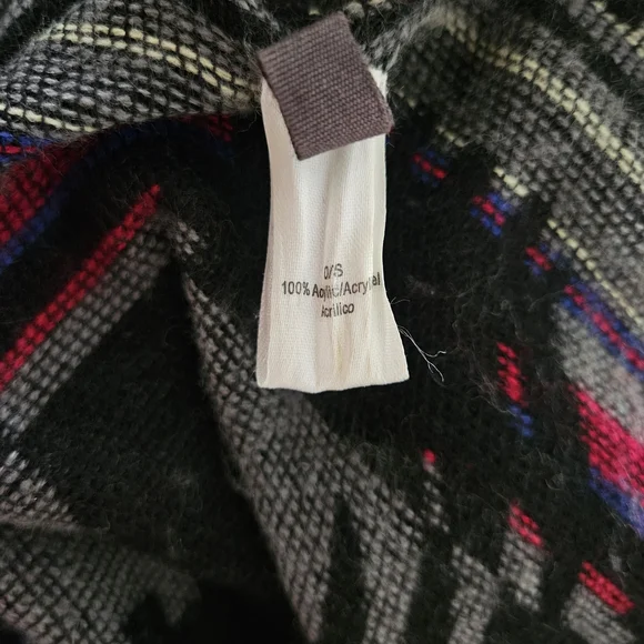 Aztec Patterned Shawl - Picture 4 of 4